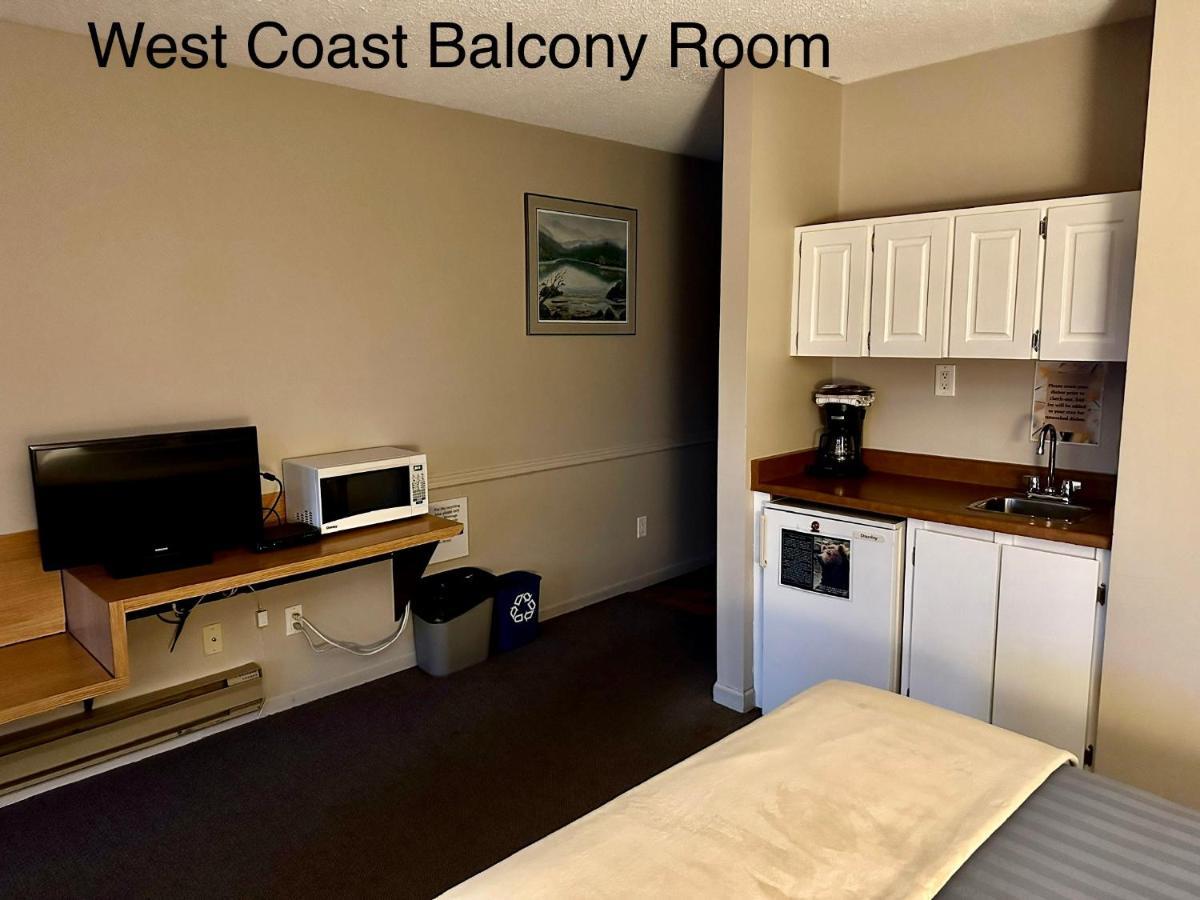 West Coast Motel On The Harbour Ucluelet Ngoại thất bức ảnh