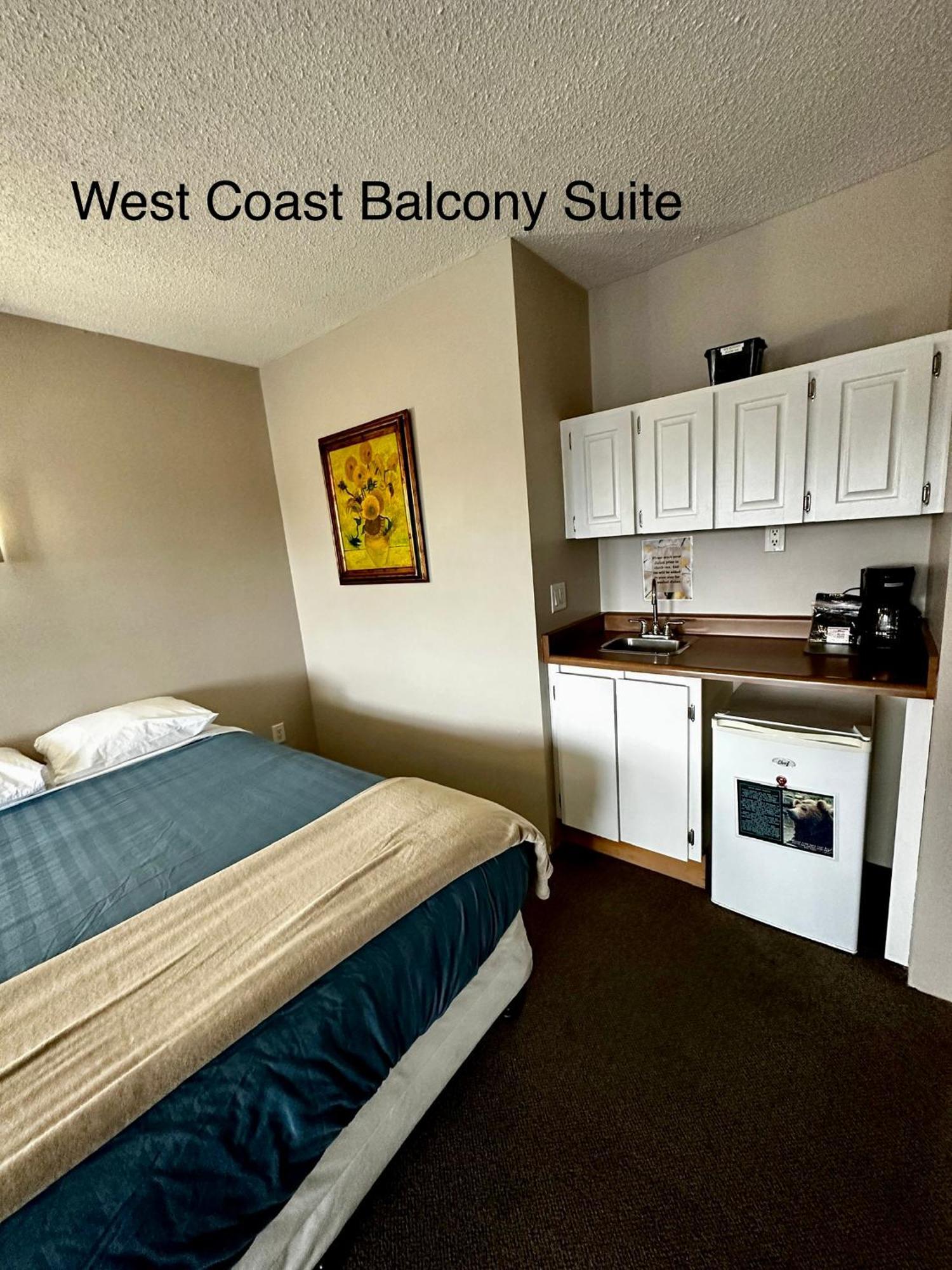 West Coast Motel On The Harbour Ucluelet Ngoại thất bức ảnh