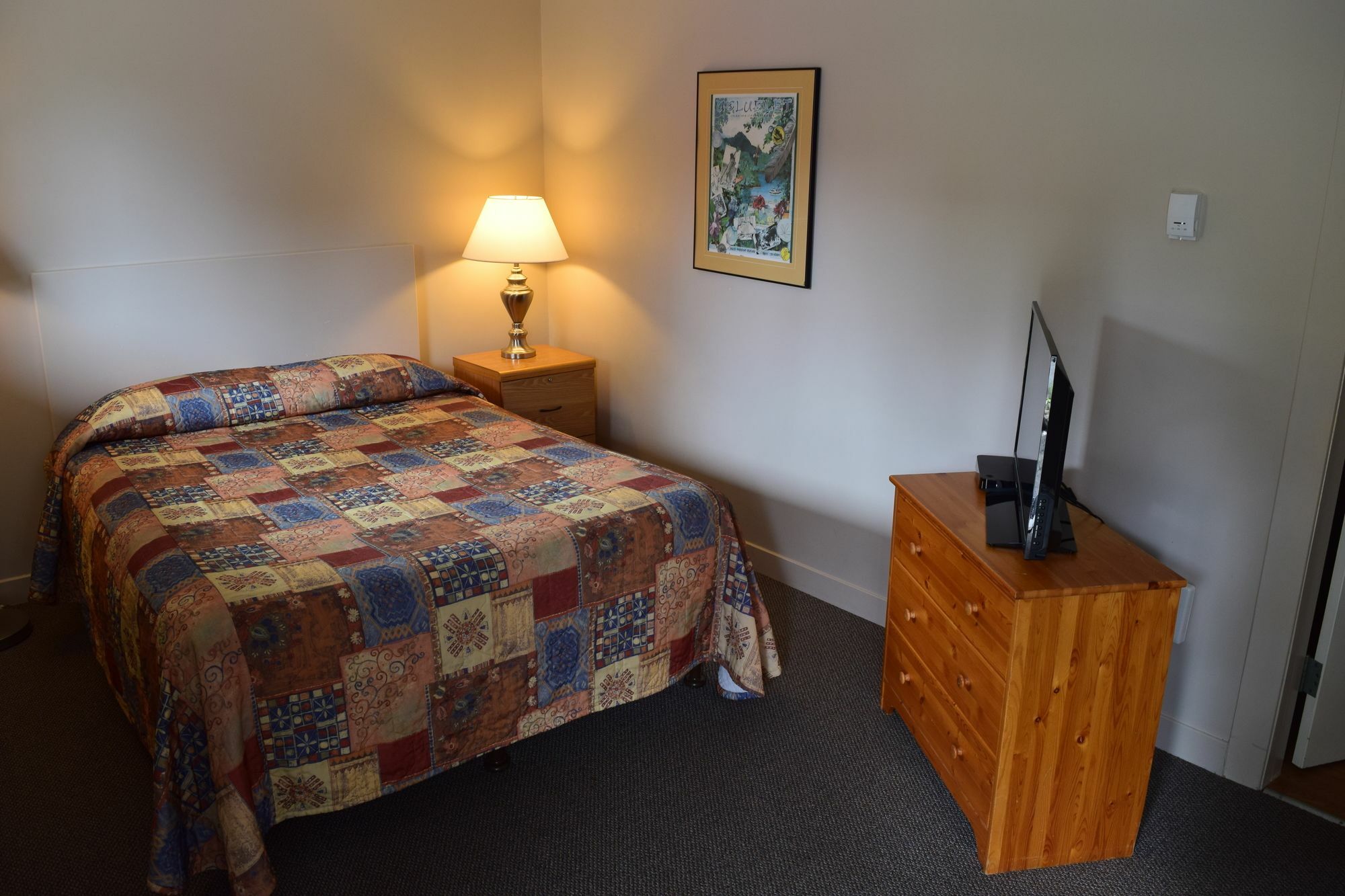 West Coast Motel On The Harbour Ucluelet Ngoại thất bức ảnh